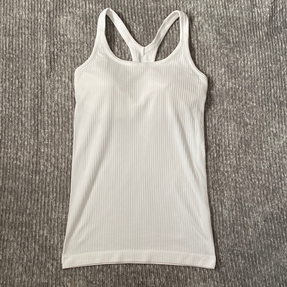 *NEVER WORN* Ebb to Street Tank- LULULEMON SIZE 4